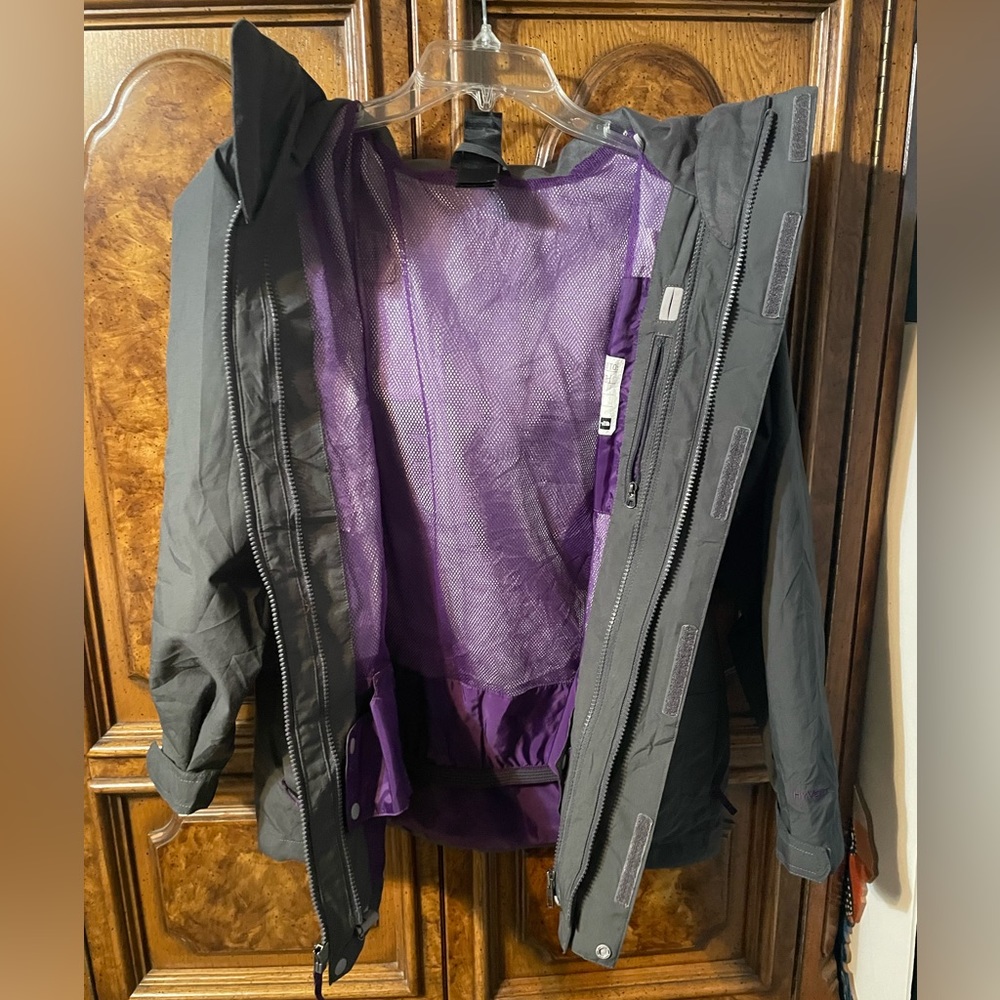 The North Face Hyvent Hooded Jacket - Picture 3 of 5